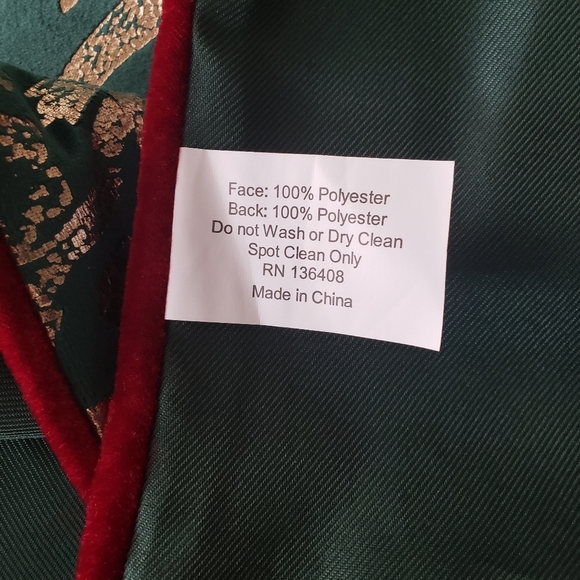 NWT Robert Stanley Green Damask Table Runner - Picture 9 of 9